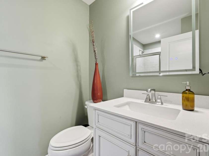 804 Broad River Lane, Charlotte, NC 28211.  MLS# CAR4382198, YatesRealty ID 22335. Bathroom 3 on the third level