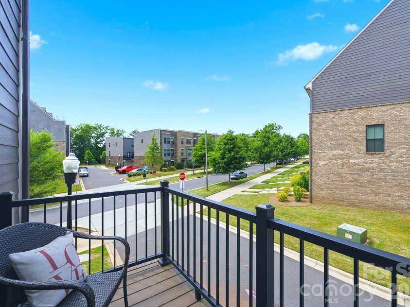 804 Broad River Lane, Charlotte, NC 28211.  MLS# CAR4382198, YatesRealty ID 22335. Main level balcony