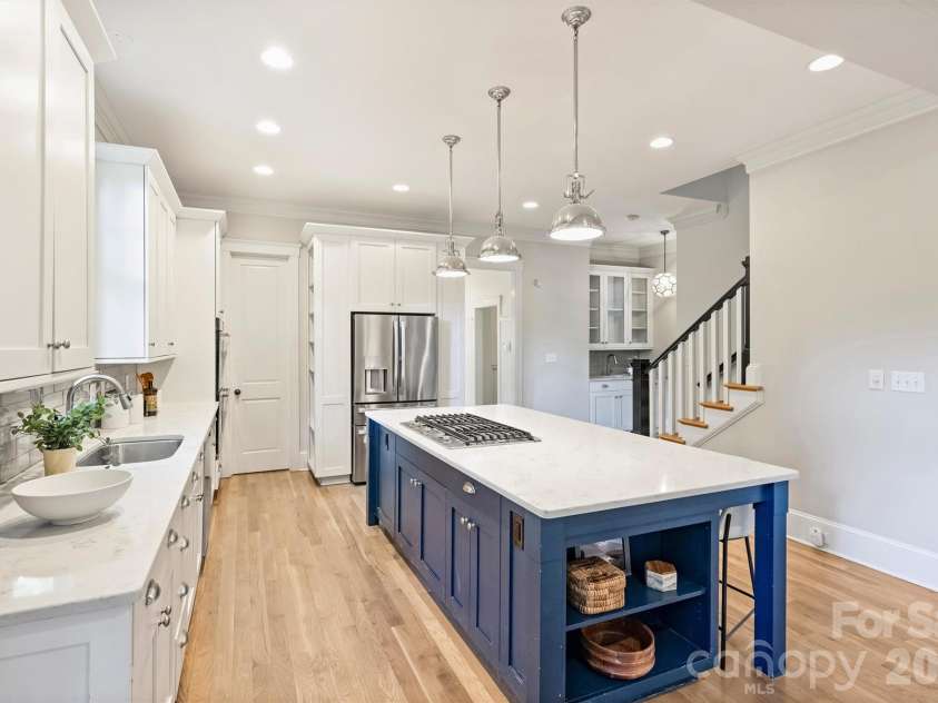 313 Wendover Hill Court, Charlotte, NC 28211.  MLS# CAR4367462, YatesRealty ID 22336. 