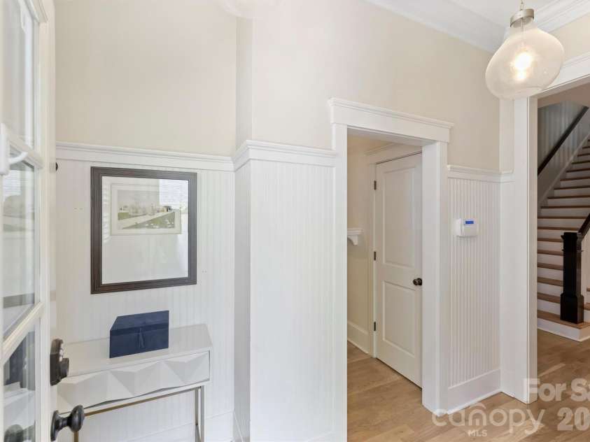 313 Wendover Hill Court, Charlotte, NC 28211.  MLS# CAR4367462, YatesRealty ID 22336. 