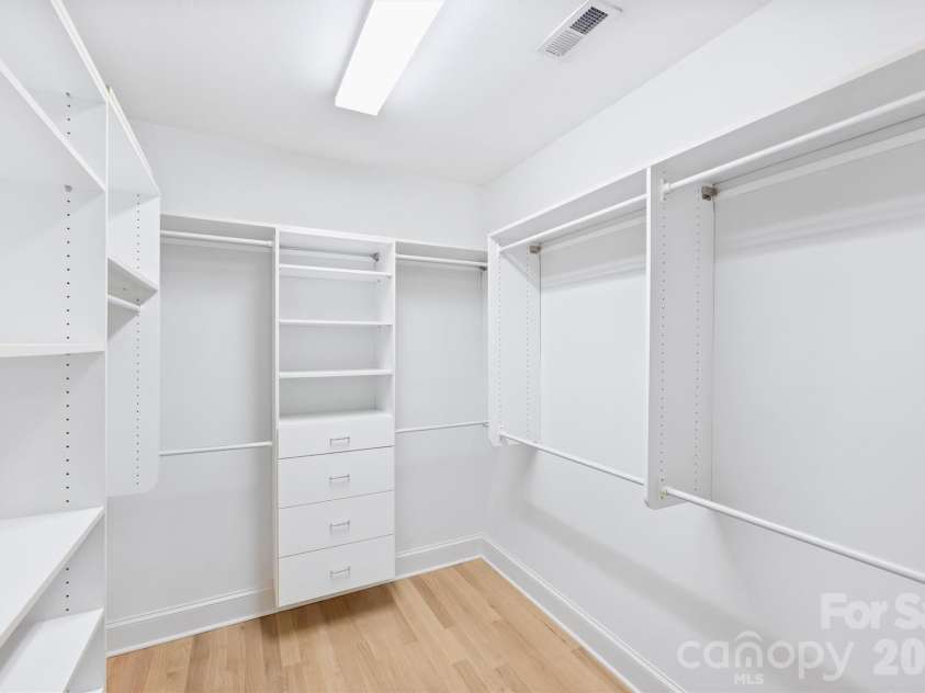 313 Wendover Hill Court, Charlotte, NC 28211.  MLS# CAR4367462, YatesRealty ID 22336. 