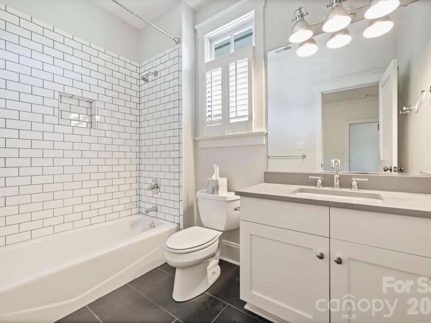 313 Wendover Hill Court, Charlotte, NC 28211.  MLS# CAR4367462, YatesRealty ID 22336. 