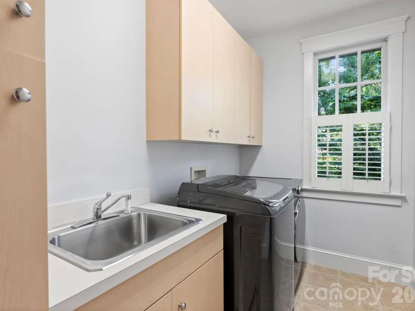 313 Wendover Hill Court, Charlotte, NC 28211.  MLS# CAR4367462, YatesRealty ID 22336. 