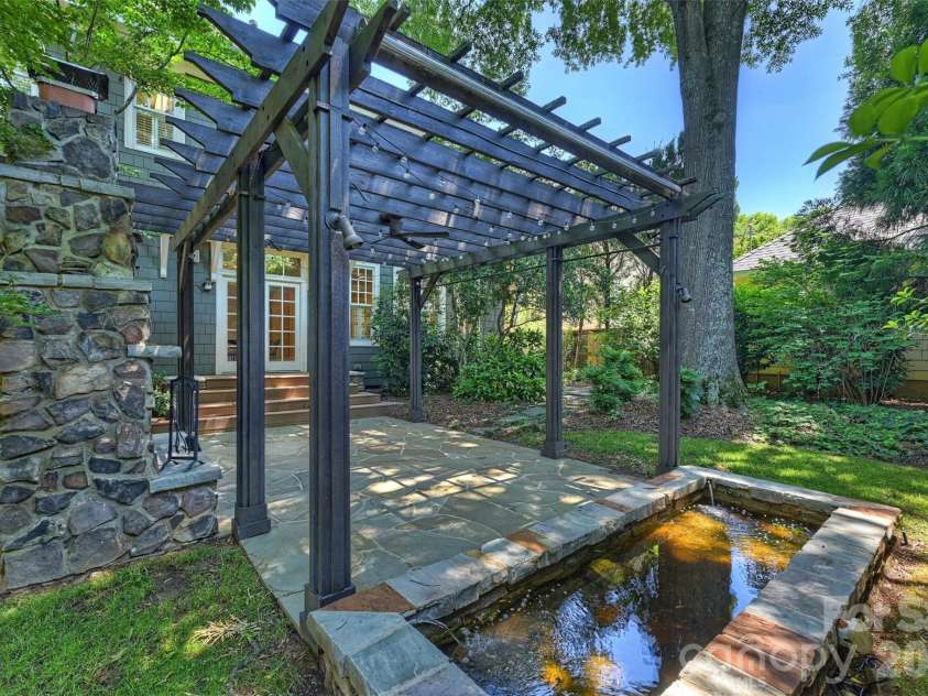 313 Wendover Hill Court, Charlotte, NC 28211.  MLS# CAR4367462, YatesRealty ID 22336. 