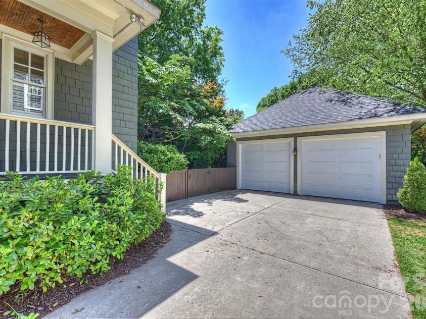313 Wendover Hill Court, Charlotte, NC 28211.  MLS# CAR4367462, YatesRealty ID 22336. 