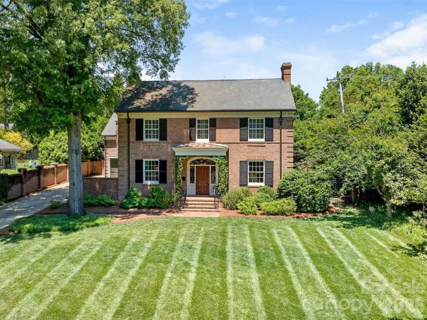 714 Edgehill Road, Charlotte, NC 28207.  MLS# CAR4382173, YatesRealty ID 22337. 