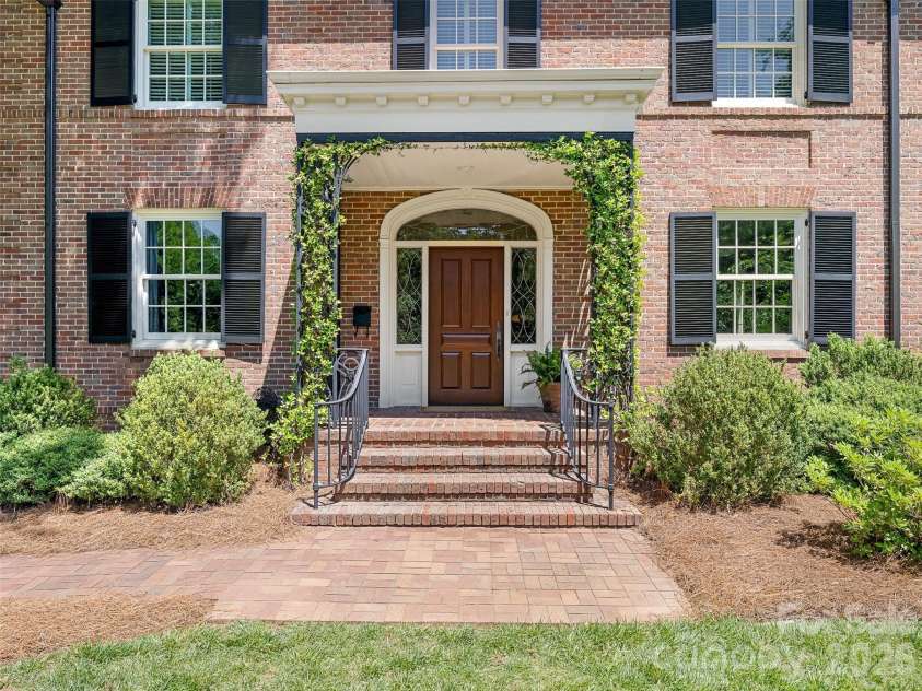 714 Edgehill Road, Charlotte, NC 28207.  MLS# CAR4382173, YatesRealty ID 22337. 