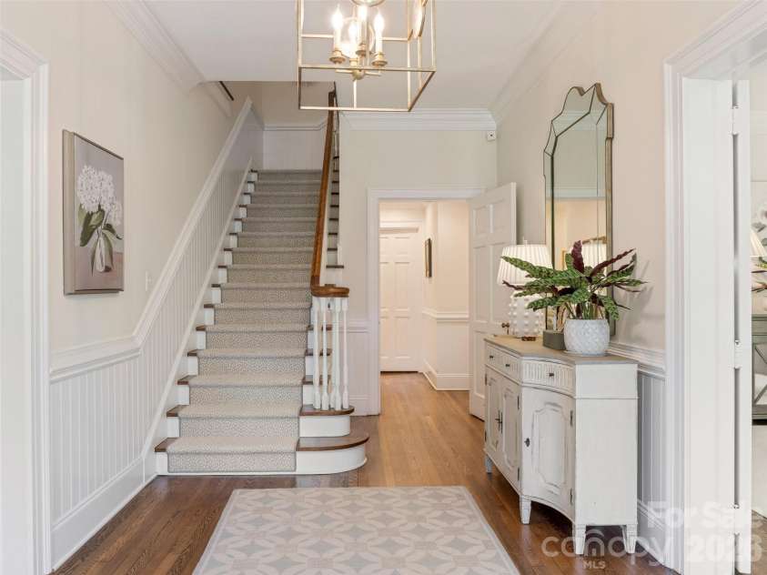 714 Edgehill Road, Charlotte, NC 28207.  MLS# CAR4382173, YatesRealty ID 22337. 