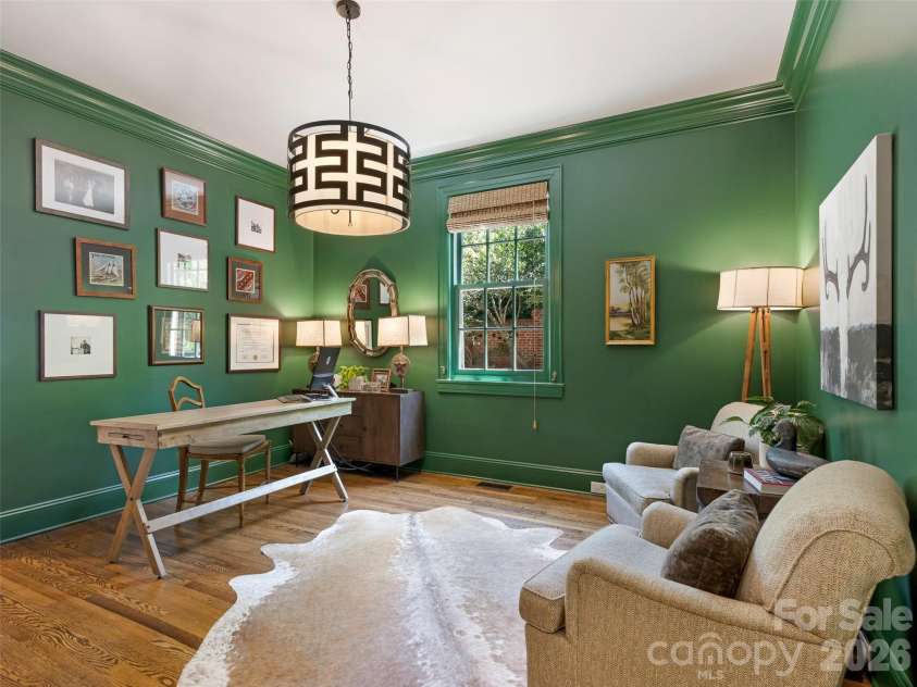 714 Edgehill Road, Charlotte, NC 28207.  MLS# CAR4382173, YatesRealty ID 22337. 