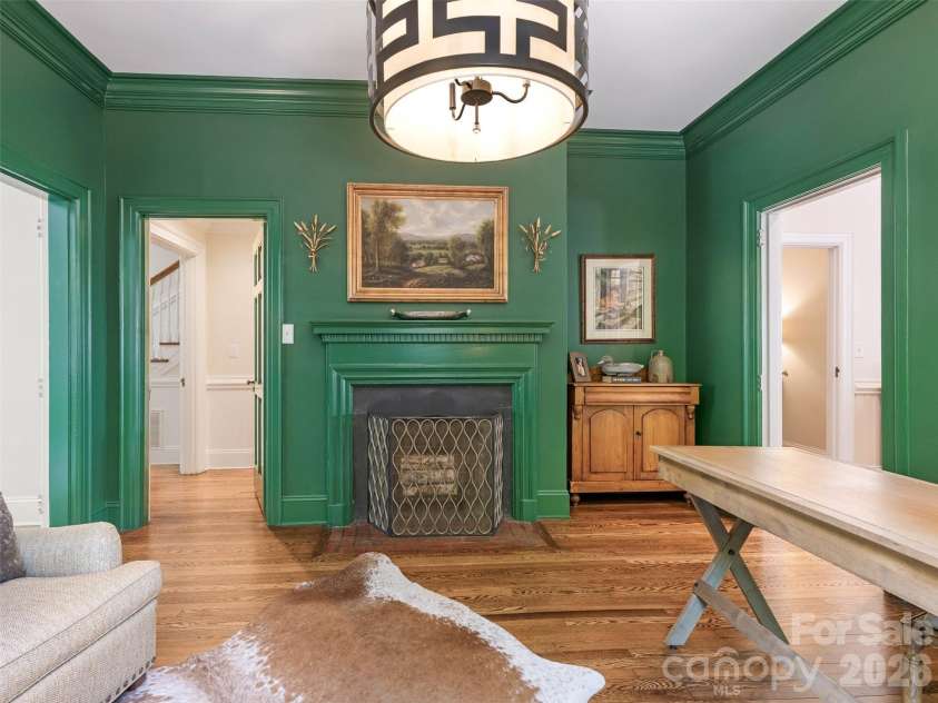 714 Edgehill Road, Charlotte, NC 28207.  MLS# CAR4382173, YatesRealty ID 22337. 