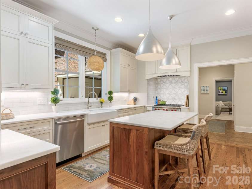 714 Edgehill Road, Charlotte, NC 28207.  MLS# CAR4382173, YatesRealty ID 22337. 