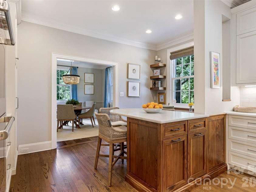 714 Edgehill Road, Charlotte, NC 28207.  MLS# CAR4382173, YatesRealty ID 22337. 