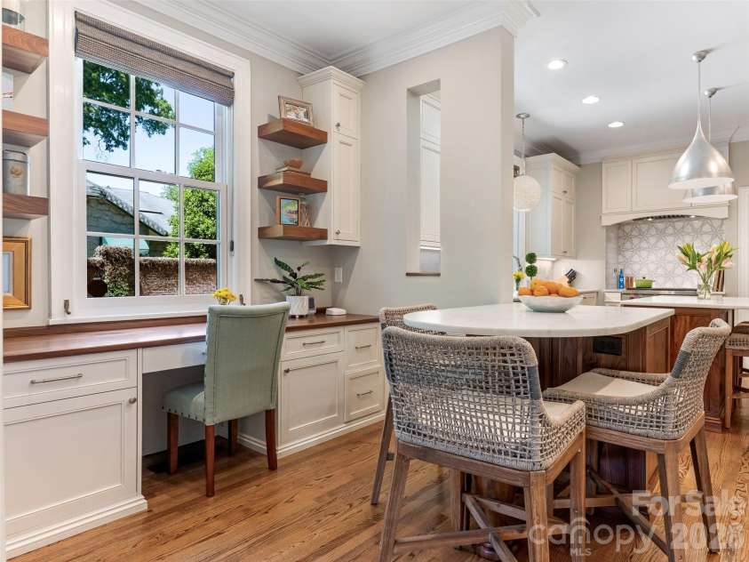 714 Edgehill Road, Charlotte, NC 28207.  MLS# CAR4382173, YatesRealty ID 22337. 