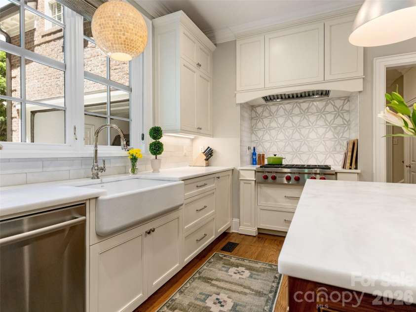714 Edgehill Road, Charlotte, NC 28207.  MLS# CAR4382173, YatesRealty ID 22337. 