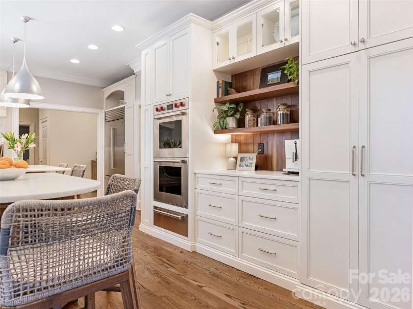 714 Edgehill Road, Charlotte, NC 28207.  MLS# CAR4382173, YatesRealty ID 22337. 