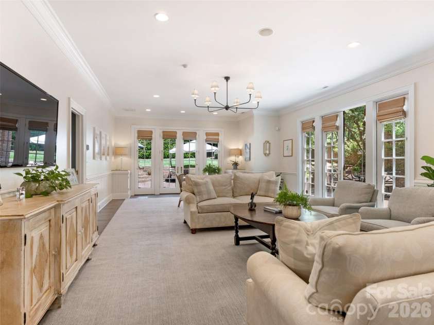 714 Edgehill Road, Charlotte, NC 28207.  MLS# CAR4382173, YatesRealty ID 22337. 