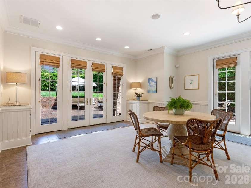714 Edgehill Road, Charlotte, NC 28207.  MLS# CAR4382173, YatesRealty ID 22337. 