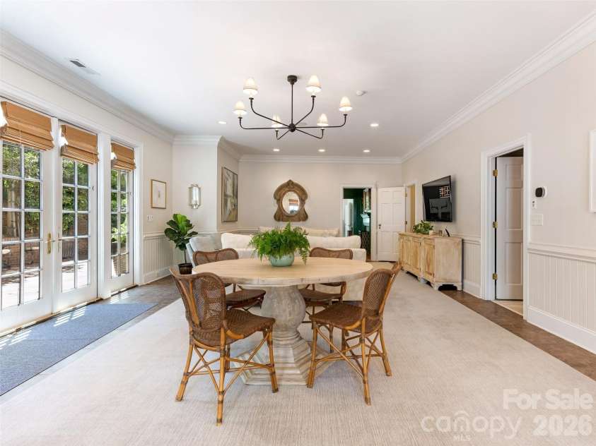 714 Edgehill Road, Charlotte, NC 28207.  MLS# CAR4382173, YatesRealty ID 22337. 