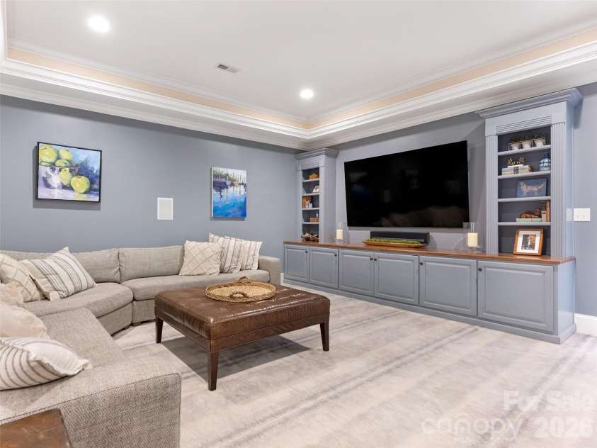 714 Edgehill Road, Charlotte, NC 28207.  MLS# CAR4382173, YatesRealty ID 22337. 