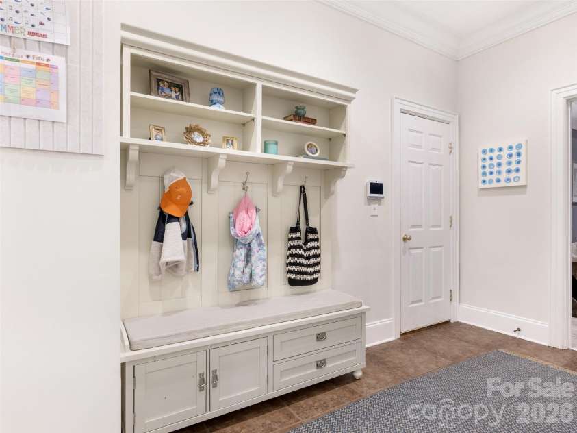 714 Edgehill Road, Charlotte, NC 28207.  MLS# CAR4382173, YatesRealty ID 22337. 