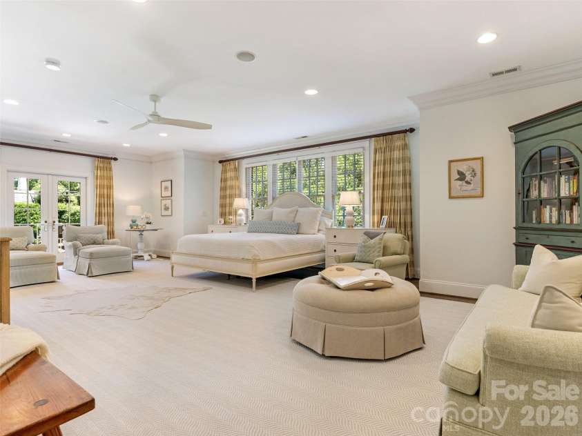 714 Edgehill Road, Charlotte, NC 28207.  MLS# CAR4382173, YatesRealty ID 22337. 