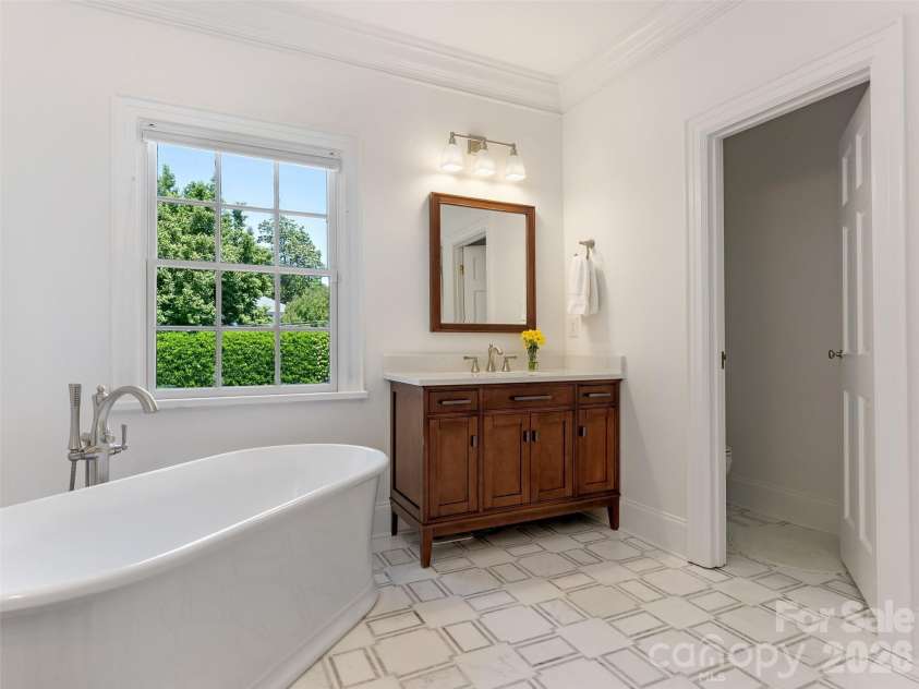 714 Edgehill Road, Charlotte, NC 28207.  MLS# CAR4382173, YatesRealty ID 22337. 