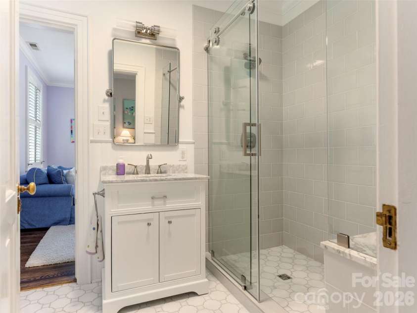 714 Edgehill Road, Charlotte, NC 28207.  MLS# CAR4382173, YatesRealty ID 22337. 
