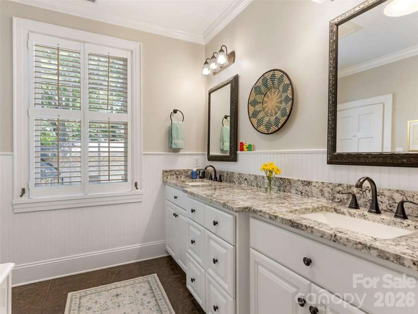 714 Edgehill Road, Charlotte, NC 28207.  MLS# CAR4382173, YatesRealty ID 22337. 