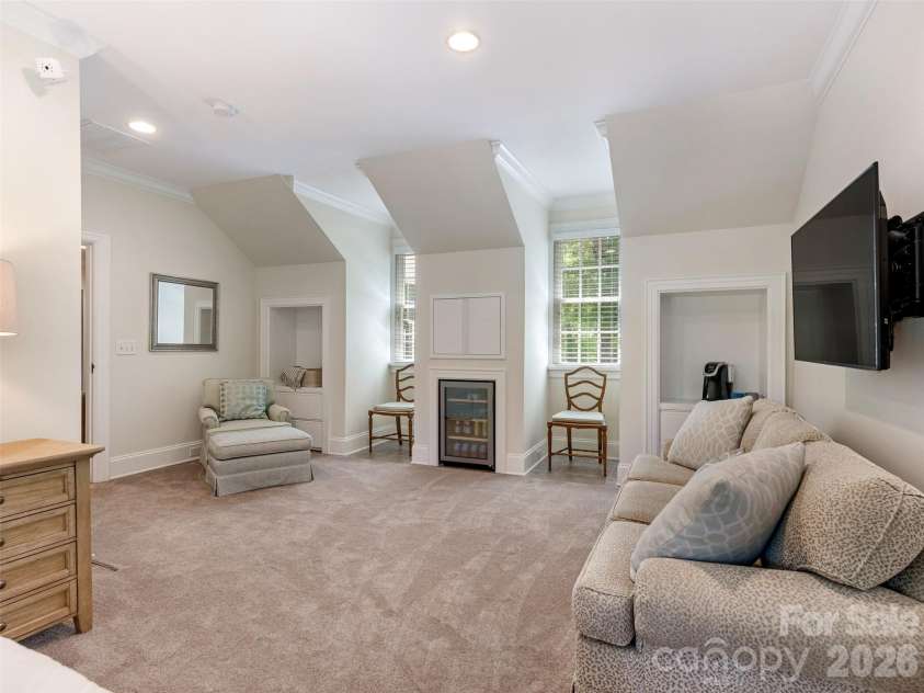 714 Edgehill Road, Charlotte, NC 28207.  MLS# CAR4382173, YatesRealty ID 22337. 