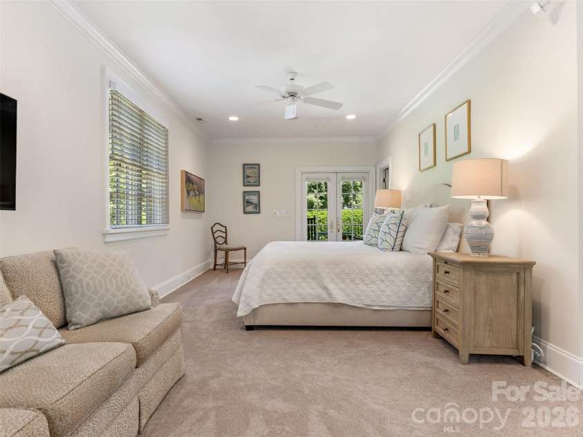 714 Edgehill Road, Charlotte, NC 28207.  MLS# CAR4382173, YatesRealty ID 22337. 