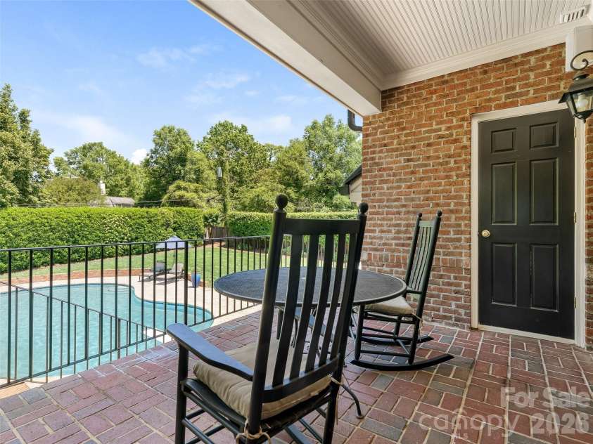 714 Edgehill Road, Charlotte, NC 28207.  MLS# CAR4382173, YatesRealty ID 22337. 