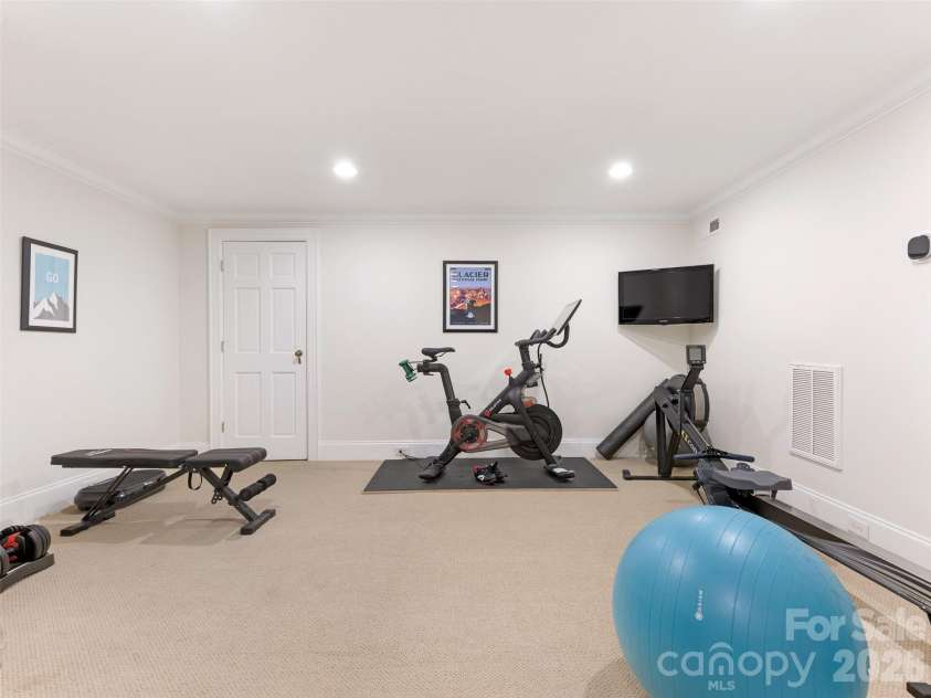 714 Edgehill Road, Charlotte, NC 28207.  MLS# CAR4382173, YatesRealty ID 22337. 
