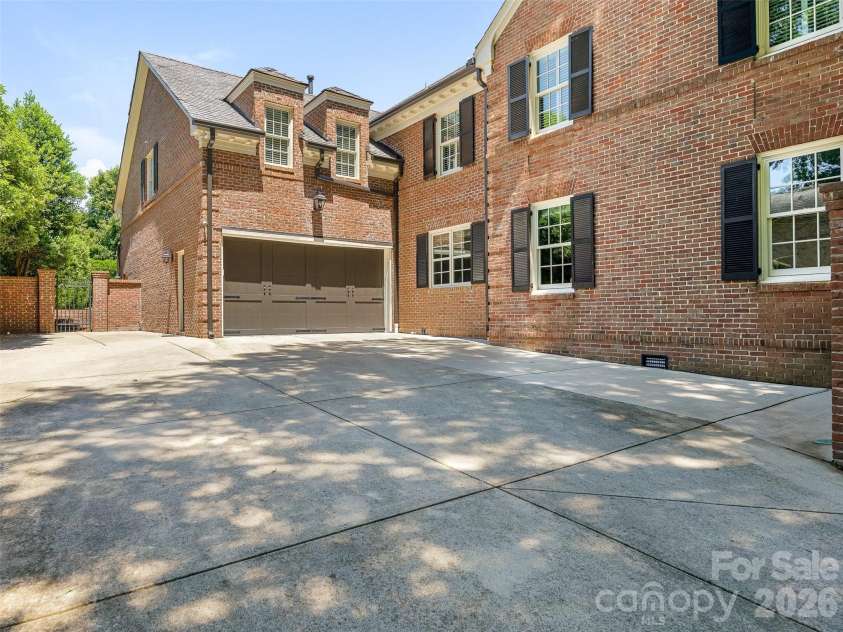 714 Edgehill Road, Charlotte, NC 28207.  MLS# CAR4382173, YatesRealty ID 22337. 