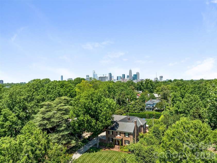714 Edgehill Road, Charlotte, NC 28207.  MLS# CAR4382173, YatesRealty ID 22337. 