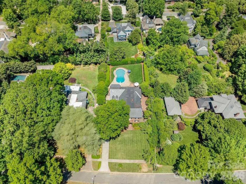 714 Edgehill Road, Charlotte, NC 28207.  MLS# CAR4382173, YatesRealty ID 22337. 