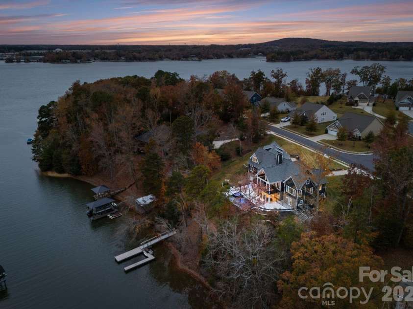 16312 Cozy Cove Road, Charlotte, NC 28278.  MLS# CAR4321861, YatesRealty ID 22338. 