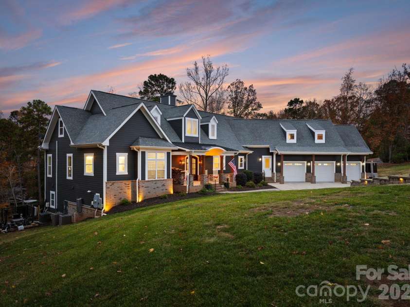 16312 Cozy Cove Road, Charlotte, NC 28278.  MLS# CAR4321861, YatesRealty ID 22338. 