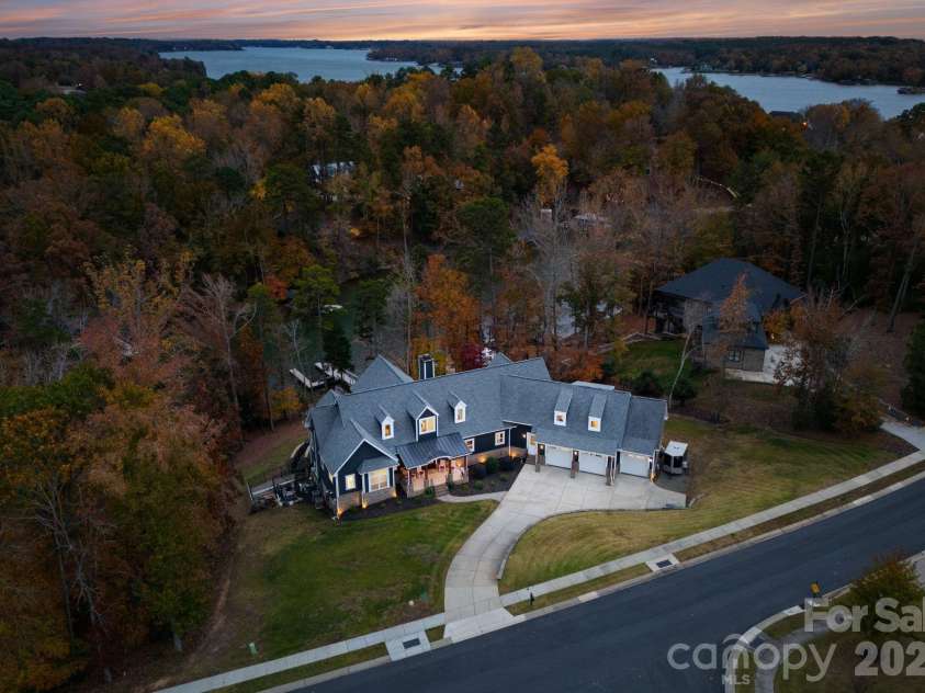 16312 Cozy Cove Road, Charlotte, NC 28278.  MLS# CAR4321861, YatesRealty ID 22338. 