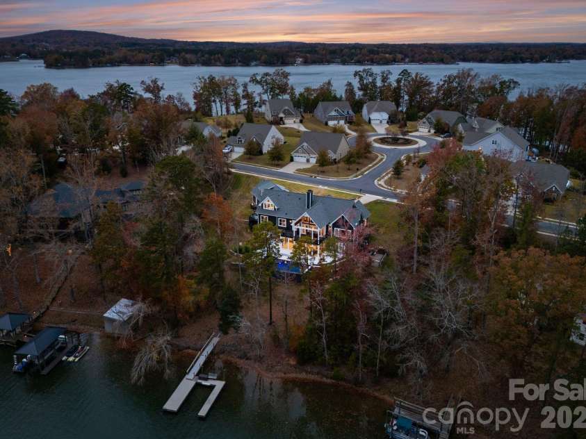 16312 Cozy Cove Road, Charlotte, NC 28278.  MLS# CAR4321861, YatesRealty ID 22338. 