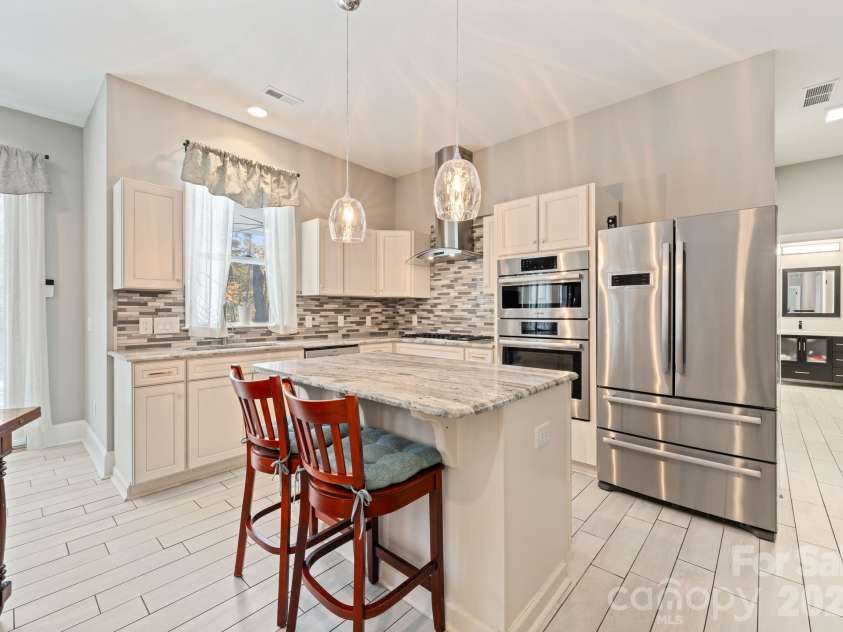 16312 Cozy Cove Road, Charlotte, NC 28278.  MLS# CAR4321861, YatesRealty ID 22338. Basement Kitchen