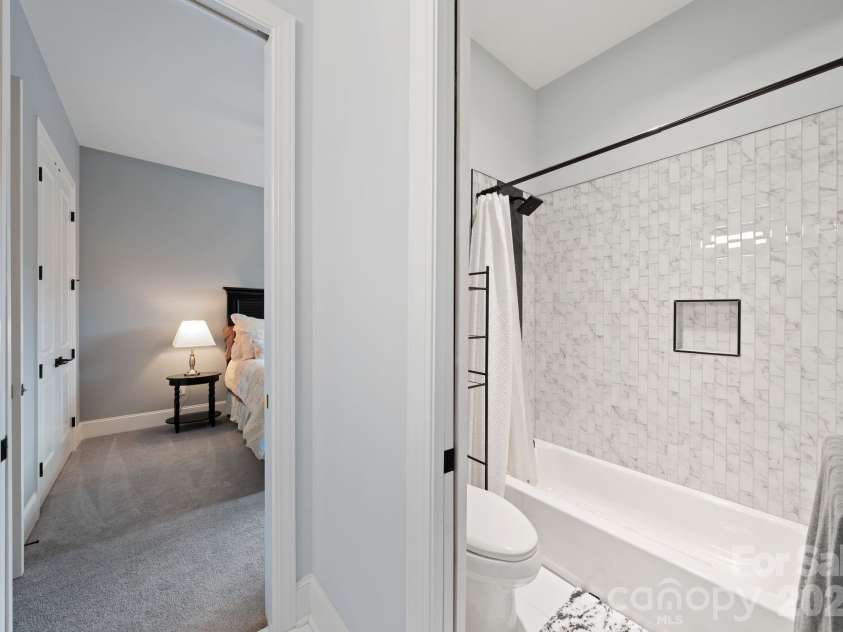 16312 Cozy Cove Road, Charlotte, NC 28278.  MLS# CAR4321861, YatesRealty ID 22338. Jack and Jill Bath