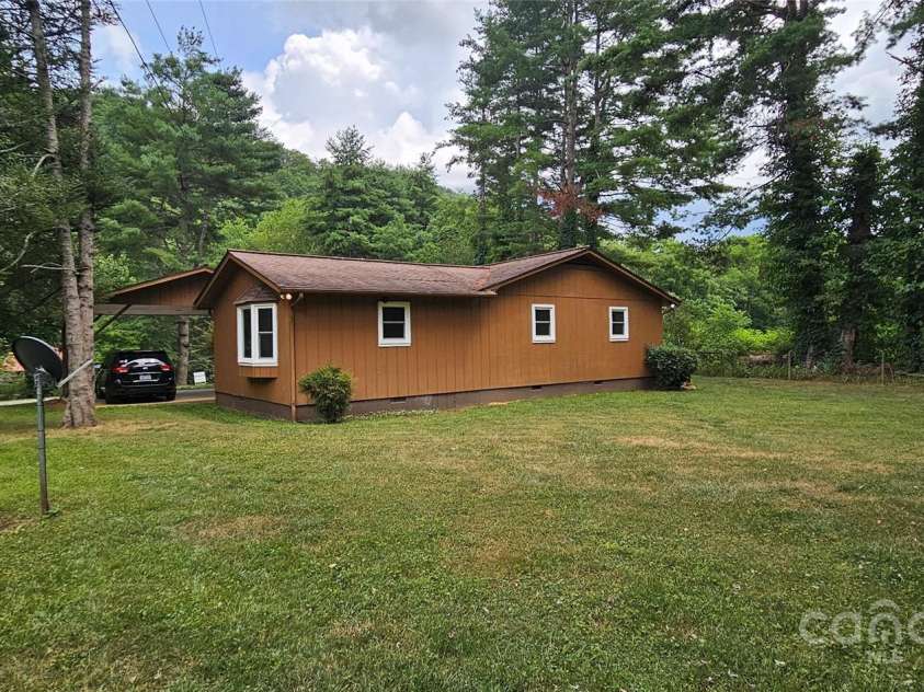 205 Blackwood Road, Cullowhee, NC 28723.  MLS# CAR4249157, YatesRealty ID 22339. Side and Back yard