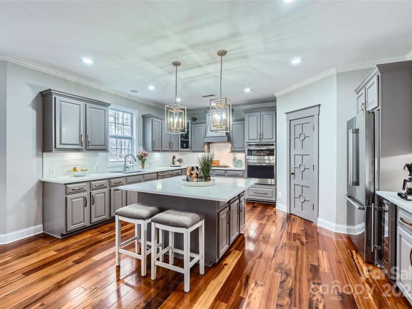 1005 Forbishire Drive, Matthews, NC 28104.  MLS# CAR4228629, YatesRealty ID 2234. Kitchen