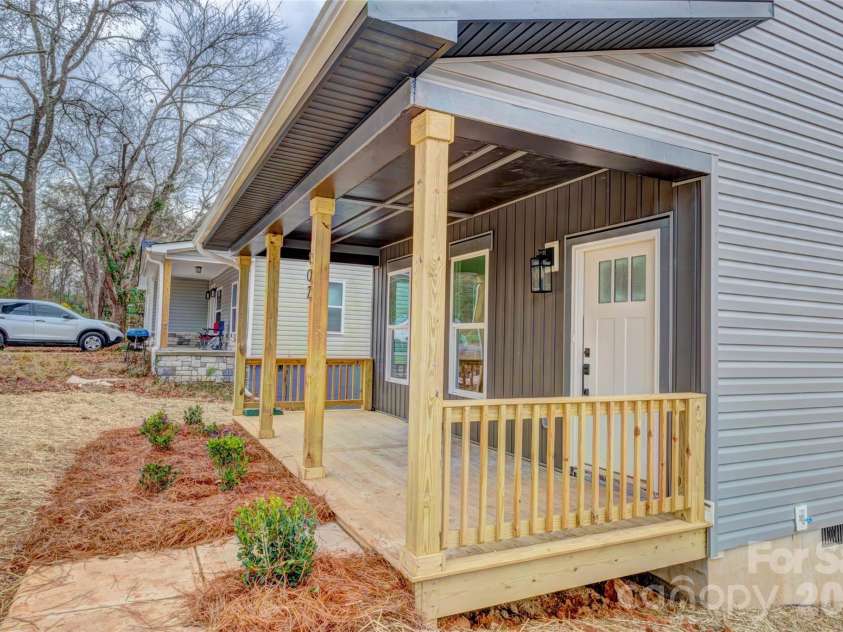 102 Park Street, Shelby, NC 28150.  MLS# CAR4329815, YatesRealty ID 2234. 