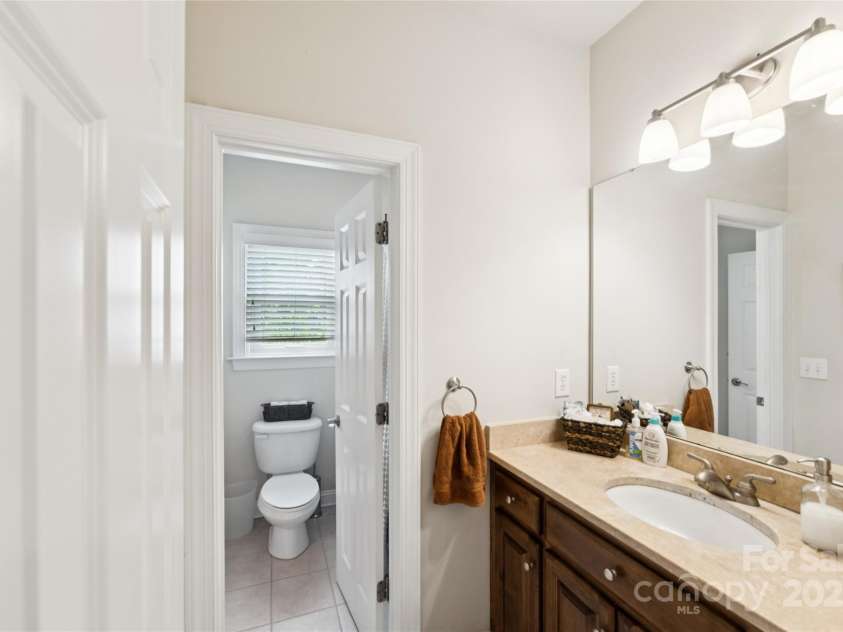 5518 Two Iron Drive, Matthews, NC 28104.  MLS# CAR4295354, YatesRealty ID 2234. 
