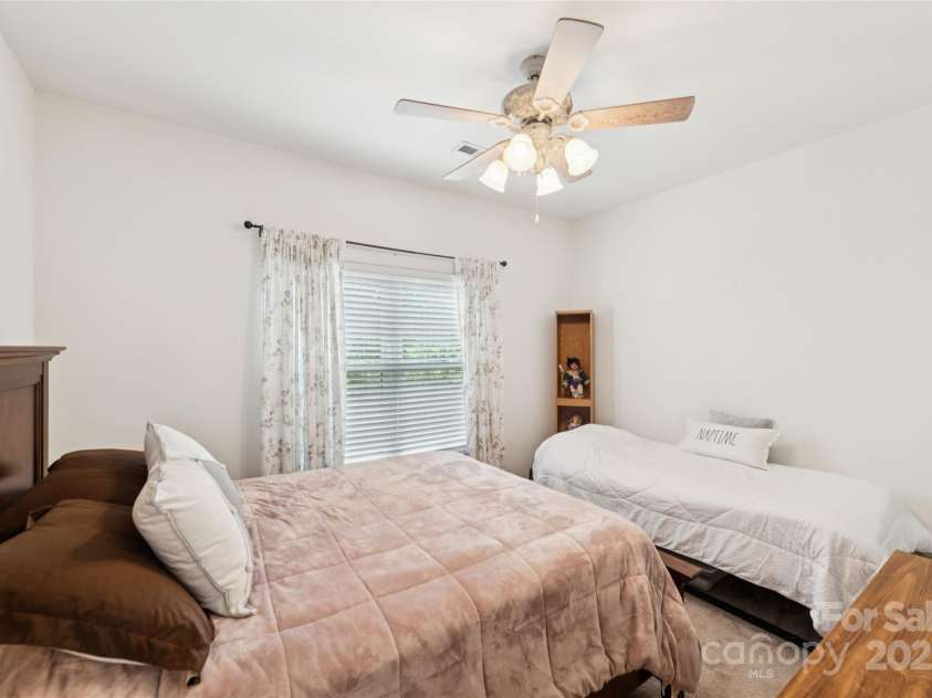 5518 Two Iron Drive, Matthews, NC 28104.  MLS# CAR4295354, YatesRealty ID 2234. 