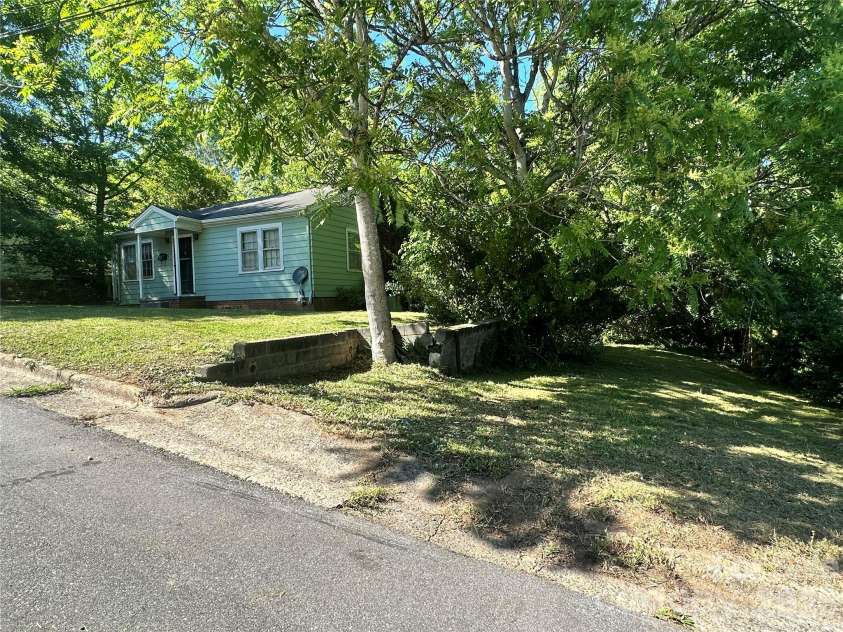 359 Grice Street, Shelby, NC 28150.  MLS# CAR4379797, YatesRealty ID 22340. 