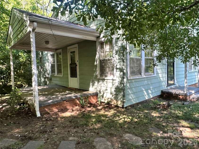 359 Grice Street, Shelby, NC 28150.  MLS# CAR4379797, YatesRealty ID 22340. 
