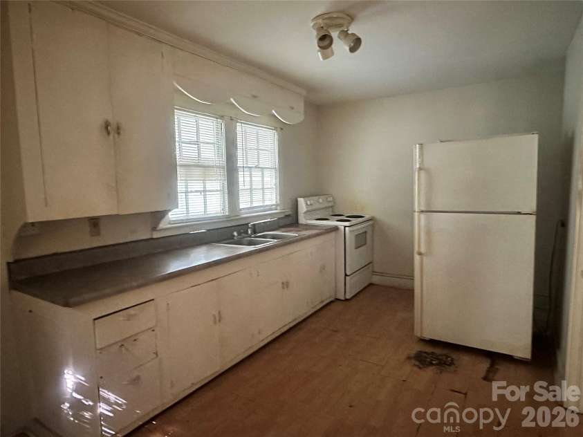 359 Grice Street, Shelby, NC 28150.  MLS# CAR4379797, YatesRealty ID 22340. 