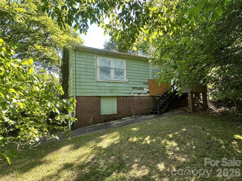 359 Grice Street, Shelby, NC 28150.  MLS# CAR4379797, YatesRealty ID 22340. 